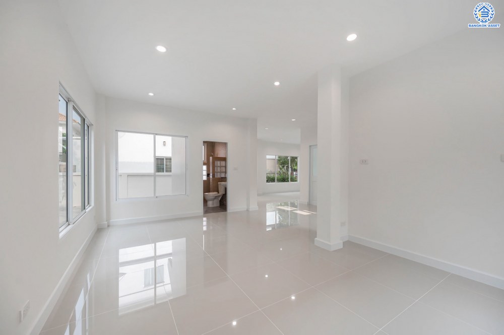 บ้านมือสองตกแต่งใหม่ แบรนด์คุณภาพจาก Property Perfect โครงการ เพอร์เฟคเพลส พระราม5-ราชพฤกษ์ ครบทุกการใช้ชีวิตบนเนื้อที่ 60.7 ตร.ว. ฟังก์ชัน 3 ห้องนอน 3 ห้องน้ำ 2 ที่จอดรถ บรรยากาศร่มรื่น facility ครบ! บนทำเลคุณภาพ ใกล้วงเวียนพระราม5 และจุดขึ้นทางด่วน "ศรีรัช"